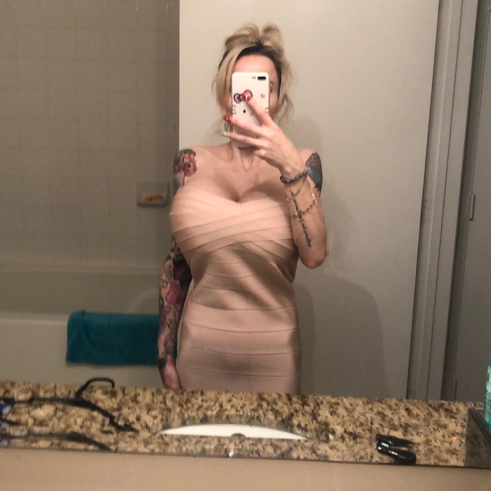 Fitted to knee shoulder open cocktail dress